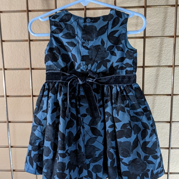 She'll be a cutie patootie in this adorable blue/black floral dress.  Size: 12M - Picture 7 of 9